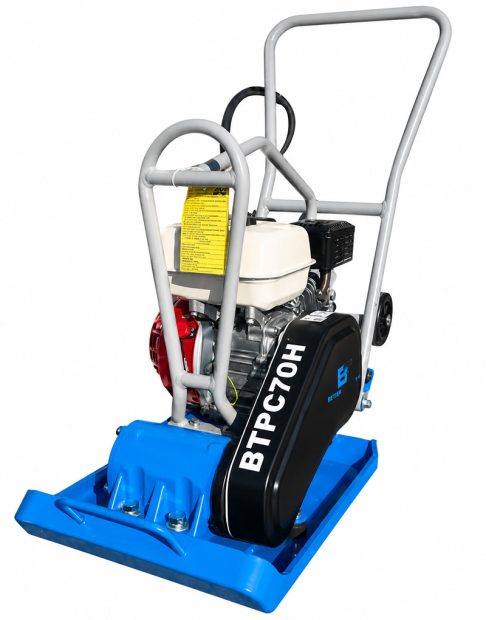 Gas-powered whacker plate compactor for compacting soil and gravel
